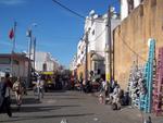 Une rue de la vieille ville avec ses marchands ambulants.