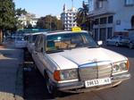 Particularité marocaine. Toutes les anciennes Mercedes sont recyclées en Taxis.
