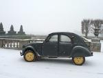 Magnifique photo de notre 2cv "A" de 1955 sous la neige dans les environs d'Alençon !
