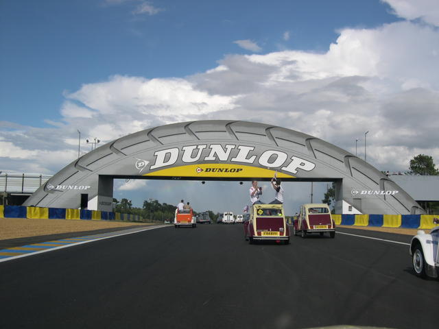 Passage sous le pont Dunlop.