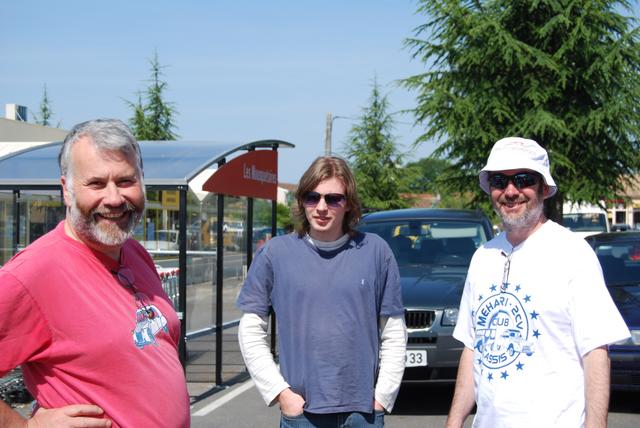 Ray, Ed et David, du "Box Hill Mob", le Club anglais qui voyagea avec nous.